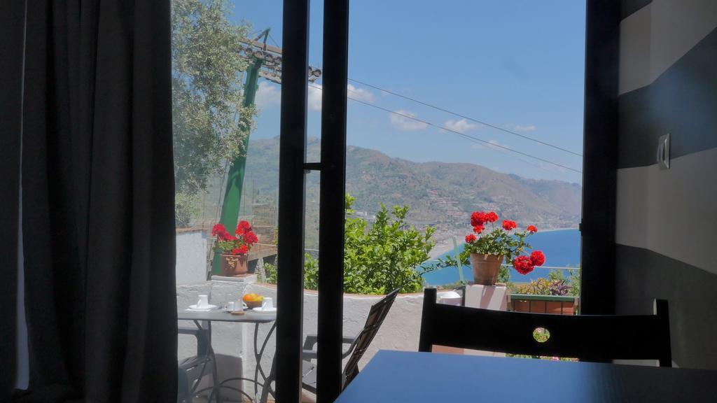 Bed and Breakfast Casa La Via del Mare Taormina Esterno foto