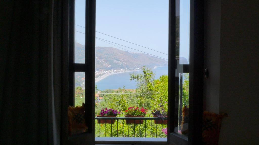 Bed and Breakfast Casa La Via del Mare Taormina Esterno foto