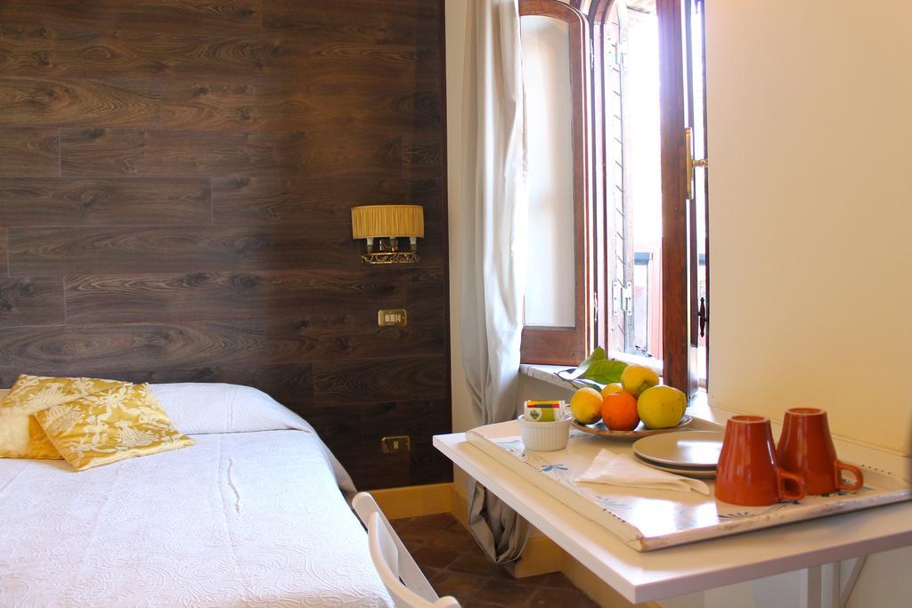 Bed and Breakfast Casa La Via del Mare Taormina Esterno foto